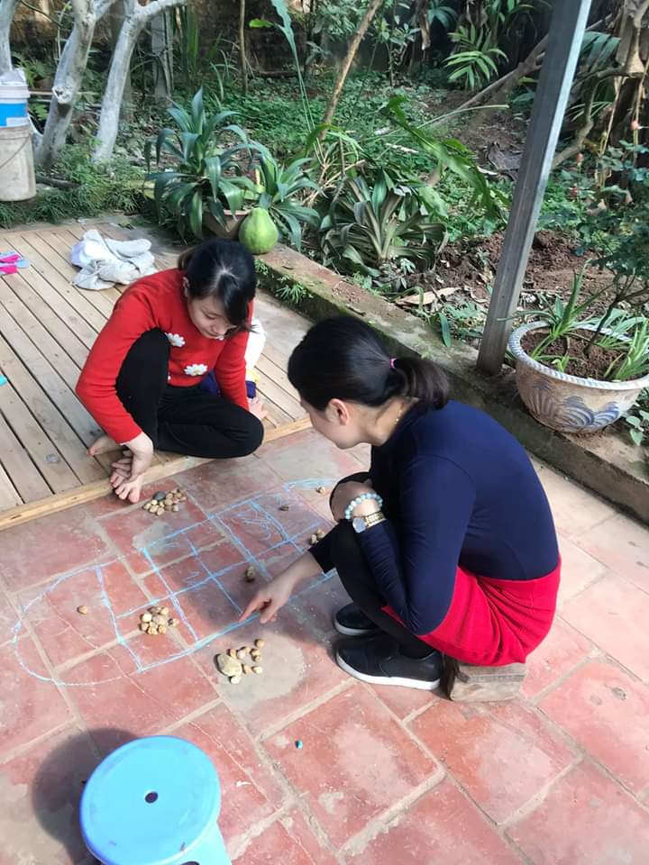 đôi giày bác Dung