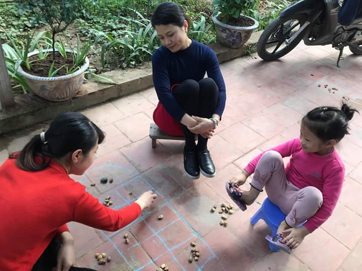 đôi giày bác Dung