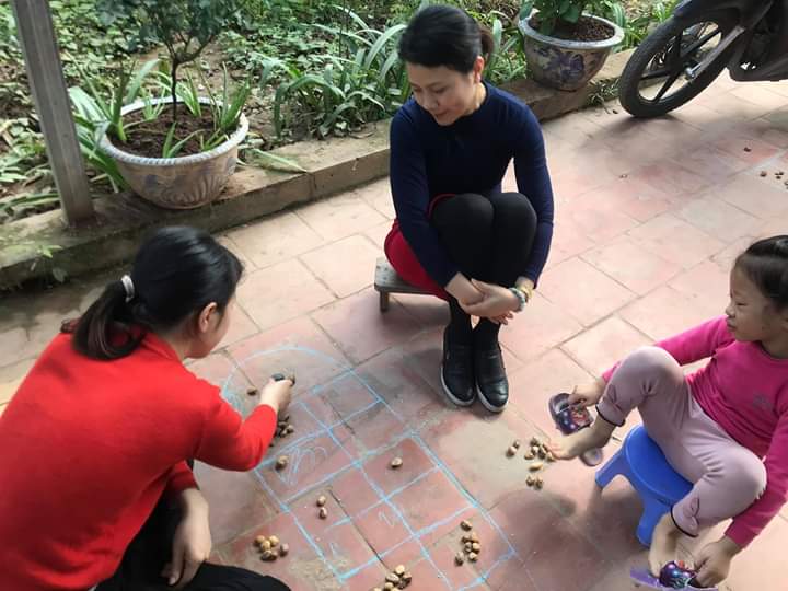 đôi giày bác Dung