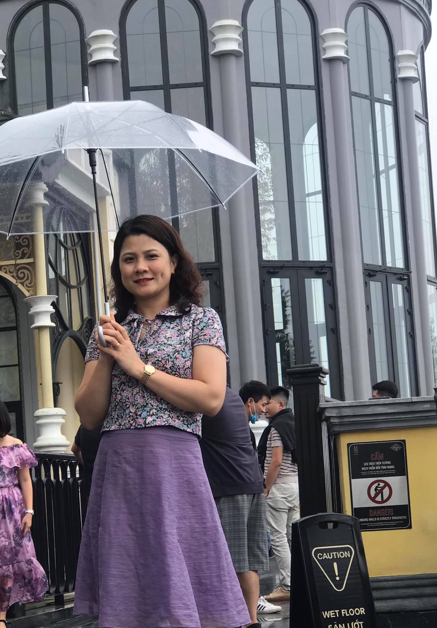 Bác Đỗ Thị Ngọc Dung đi Giày Thể Thao